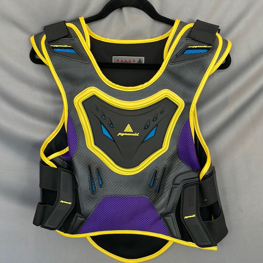 💥BLACK PYRAMID Motorcross Vest‼️🔥 WORN ONLY ONCE‼️ Built like a biker vest!